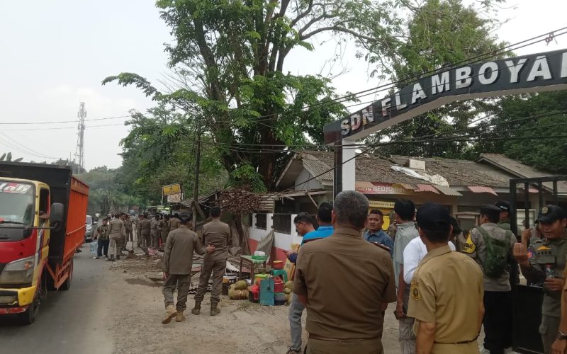 39 Bangli di Jalan Gunungsindur dan Pinggir Sungai Perum Serpong Dibongkar Satpol PP