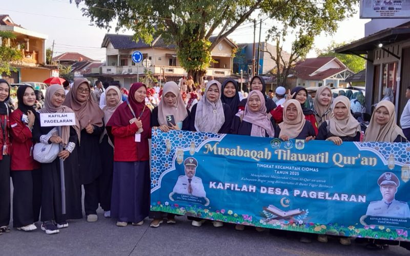 Mahasiswa KKN UIKA Ikuti Pawai MTQ Tingkat Kecamatan Ciomas