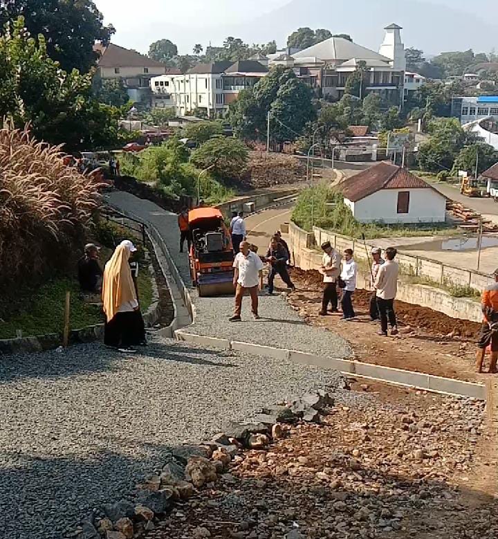 PUPR Kota Bogor Bangun Akses Sementara untuk Roda Dua di Jalan Longsor Batutulis, Target Dua Minggu Beres