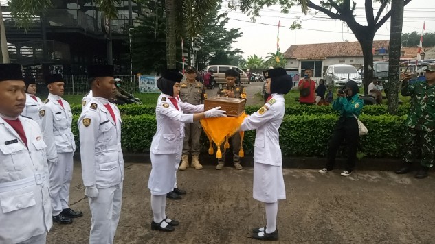 Kirab Bendera Pusaka sambut HUT Ke -80 Republik Indonesia sambut baik Kecamatan Cibungbulang.