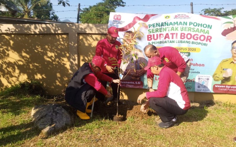 Puluhan Pohon Ditanam di Area Kecamatan Pamijahan, Ini Tujuannya