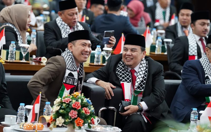 Kenakan Syal Palestina di Rapat Paripurna, Ketua DPRD Kota Bogor Pimpin Rapat Paripurna Pidato Kenegaraan Presiden dan Tetapkan Raperda Pajak & Retribusi