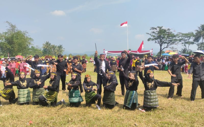 Meriahkan Tradisi, Warga Desa Pamijahan Meteseh Gelar Karnaval Nuansa Perjuangan dan Budaya