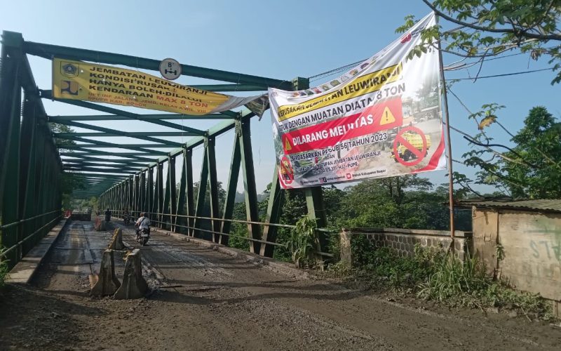 Banyak Dikeluhkan Warga, Truk Tambang Dilarang Melintasi Jembatan Leuwiranji