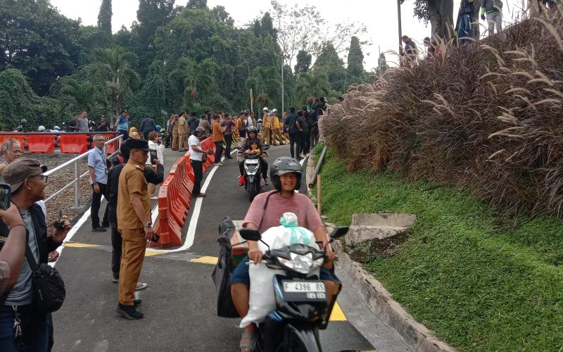 Warga Batutulis Sambut Gembira Dibukanya Jalan Sementara Roda Dua
