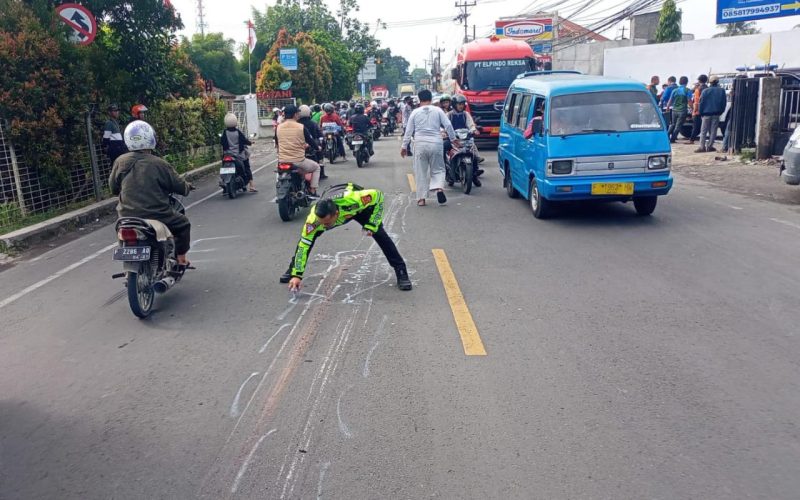 Gagal Menyalip Truk Pertamina, Pemotor di Dramaga Tewas Terlindas