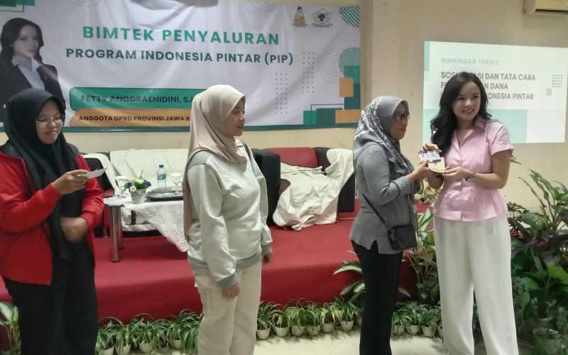 Fetty Angraenidini Salurkan 3.000 Bantuan PIP untuk Siswa di Kota Bogor