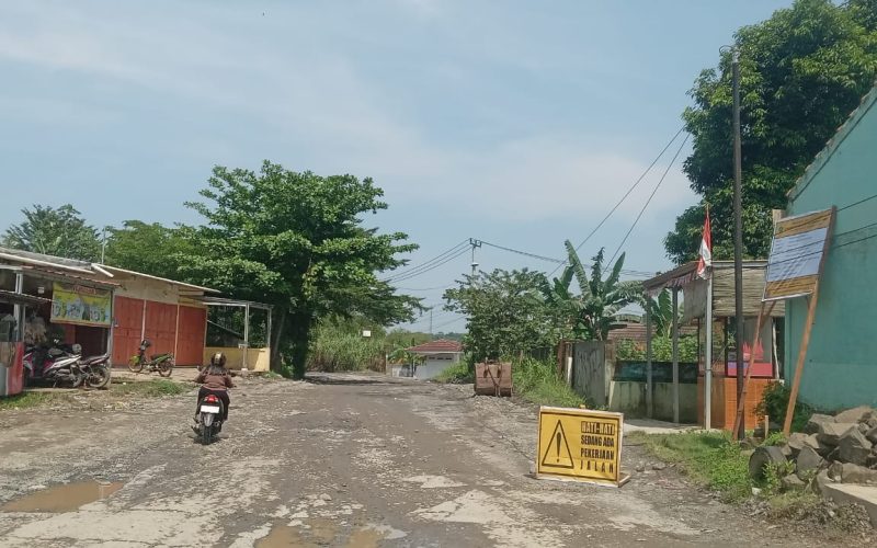 Warga Pertanyakan Proyek Rekonstruksi Jalan Prumpung Gunungsindur, Kepala UPT Jalan Jembatan Masih Bungkam