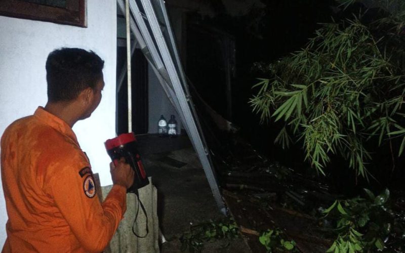 SDN Kedung Waringin di Bojonggede Rusak Usai Dihantam Hujan Deras dan Angin Kencang