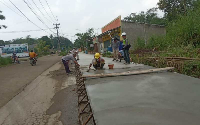 Bangun Jalan Rusak Imbas Truk Tambang, Pemkab Bogor Jaga Kenyamanan Warga di Gunung Sindur/ Leuwiranji