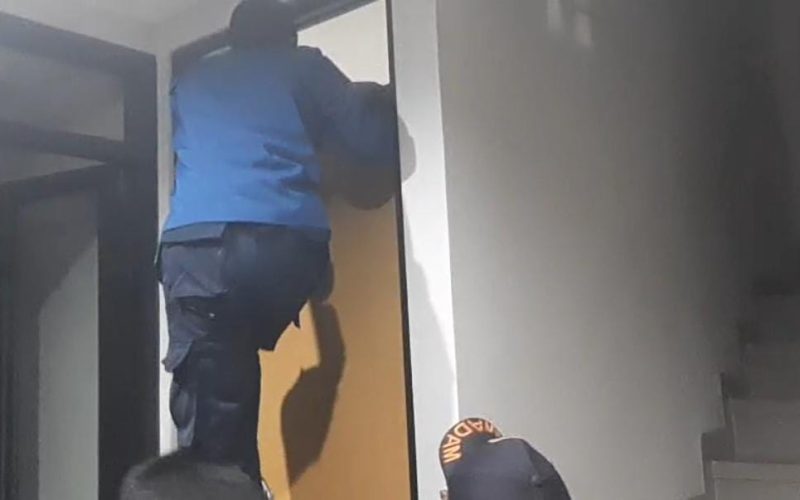 Bak Super Hero, Damkar Masuk Lubang Ventilasi Evakuasi Balita 2 Tahun di Cileungsi yang Terkunci dalam Kamar