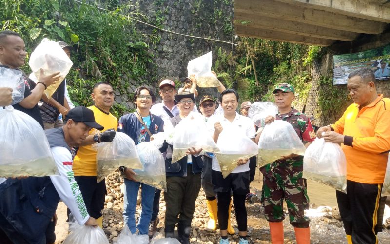 Ketua Umum IPJ Ikut Tebar Benih Ikan dan Mancing Bareng di Sungai Cigamea