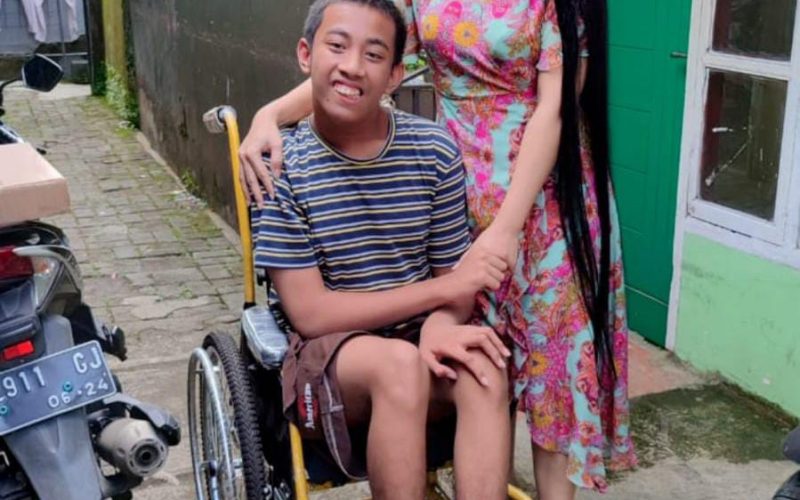 Kepedulian Rezky Kartika untuk Warga Disabilitas, 10 Kursi Roda Disalurkan