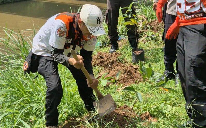 Peduli Kebersihan Lingkungan dan Cegah Banjir, Ratusan Ormas Pemuda Pancasila Gelar Aksi Bersih Sungai Ciliwung di Depok