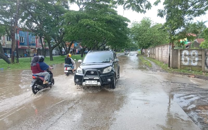Drainase Buruk, Akses Bogor ke Tangerang Kembali Banjir di Sukamulya Rumpin Akibat Diguyur Hujan