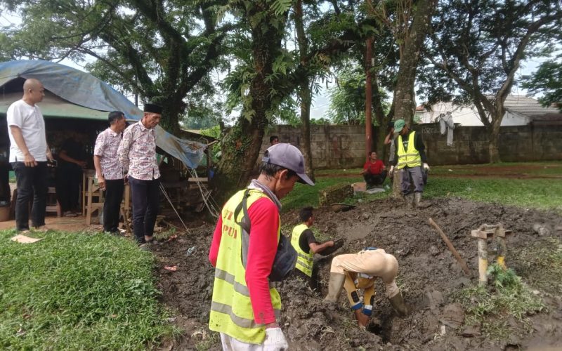 Tersumbat Lumpur, Akses Jalan Bogor Tangerang Sering Banjir di Sukamulya Rumpin