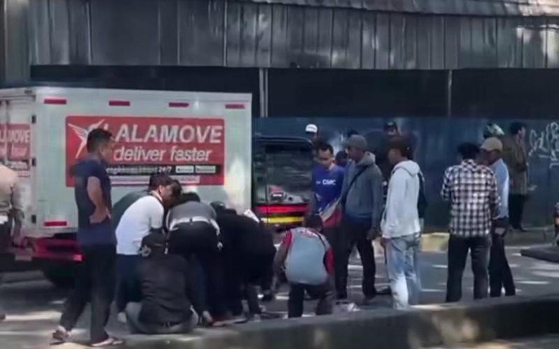Kehilangan Kendali, Pemotor di Kemang Tewas Terlindas Truk
