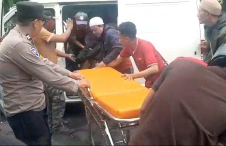 2 Mobil Terlibat Kecelakaan di Tanjungsari, 1 Sopir Terjepit