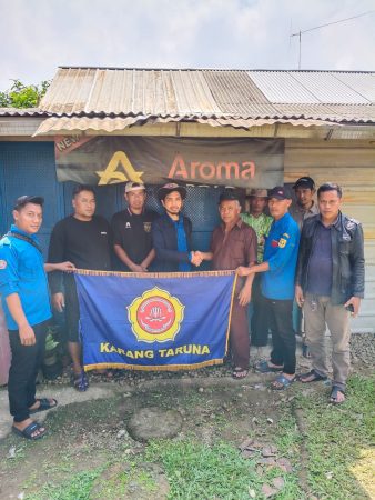 Katar Desa Gunung Sari beri bantuan bahan matrial kepada warga yang tidak mampu