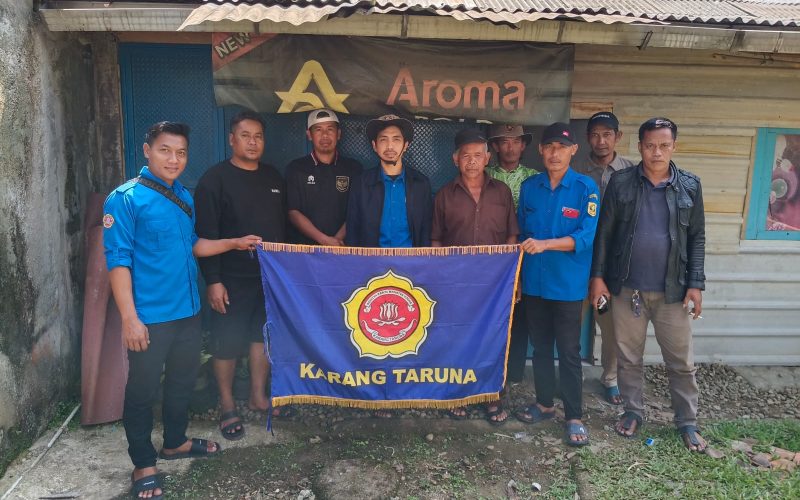 Katar Desa Gunung Sari beri bantuan bahan matrial kepada warga yang tidak mampu