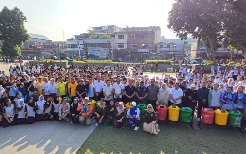 Dihadiri Menteri LH, Senam Sehat Wartawan PWI Kota Bogor di Alun-alun Bogor Pecah Dipadati Ratusan Warga