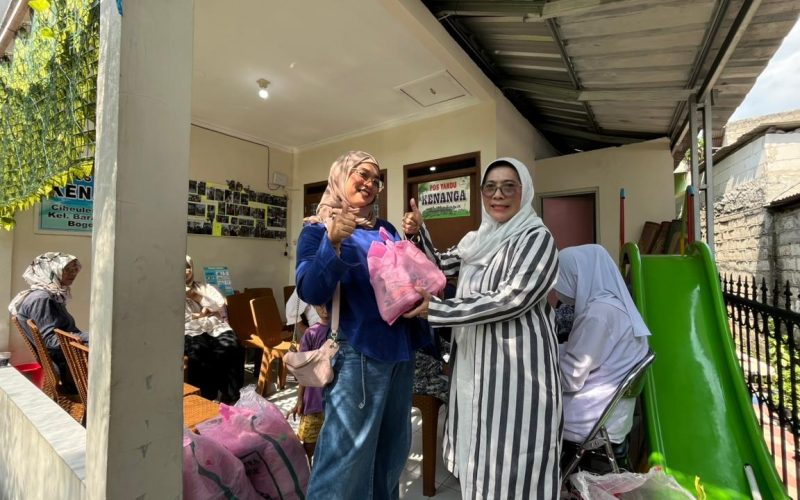 Desy Yanthi Utami Berikan Sembako dan Dukung Program Kesehatan Masyarakat Melalui Posyandu