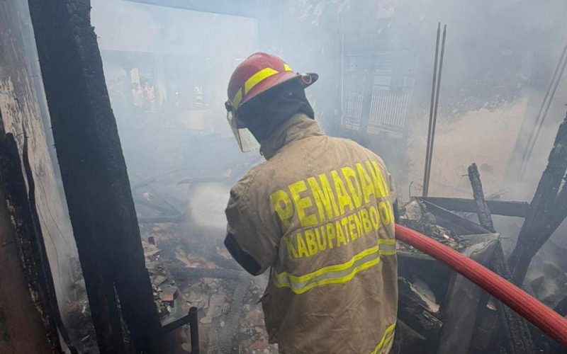 Diduga Konsleting Listrik, 1 Unit Rumah Warga di Sukaraja Hangus Terbakar