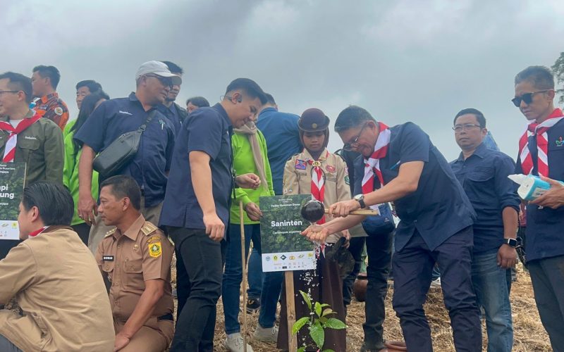 PTPN 1 Regional 2 dan Mitra KSO Tanam Ribuan Pohon di Megamendung Peringati Hari Sumpah Pemuda