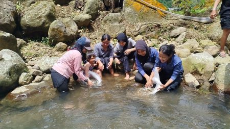 Serunya Berkemah Sambil Belajar Edukasi di Curug Geleweran Ciasmara