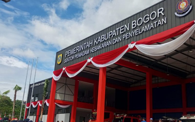 Damkar Sektor Sentul Diresmikan, Dihuni 36 Personil dan 2 Mobil Skylift Senilai Rp6 Miliar