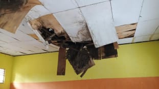 Plafon Kelas MIS Darul Ulum Ambruk, Beruntung tidak Ada Korban