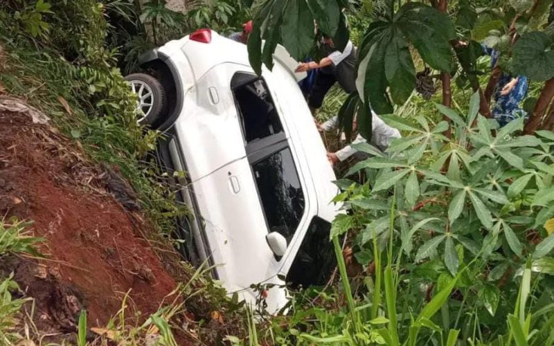 Sopir Hilang Kendali, Mobil Terjun ke Jurang 15 Meter di Sukaraja