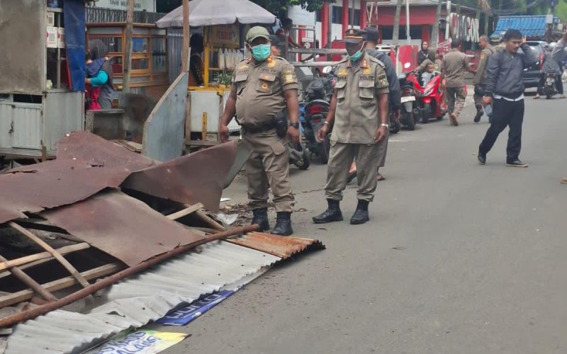 Nekat Berjualan, Satpol PP Bongkar 42 Lapak Liar PKL di Dramaga