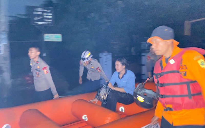 Banjir Rendam 225 Orang di Gunungputri