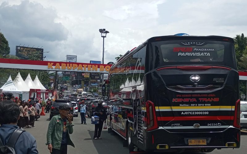 Sehari Jelang Tahun Baru, 2,3 Ribu Kendaraan Padati Jalur Puncak Bogor