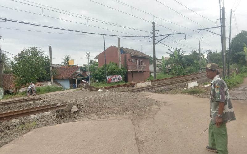 Pemotor Tewas Dihantam Kereta di Lintasan Proweh, Korban Terpental Hingga 10 Meter