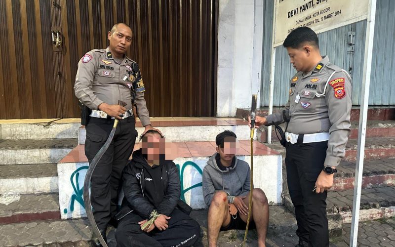 Gerak-gerik Mencurigakan Jelang Subuh, Dua Pemuda Bersajam Diciduk Polisi