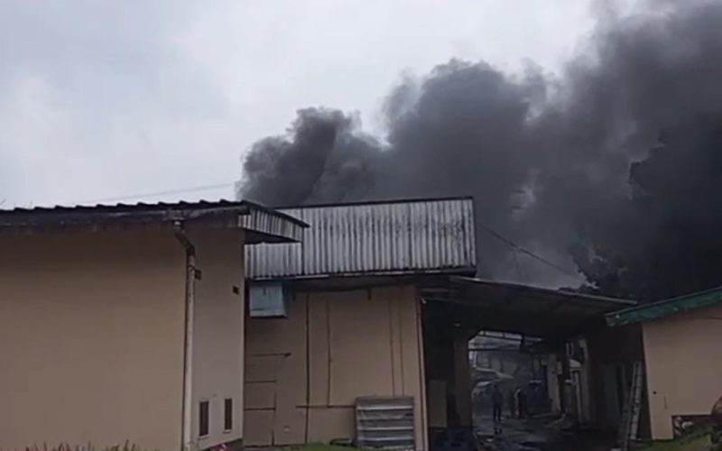 Kebakaran Disertai Ledakan Terjadi di Pabrik Obat Gunungputri