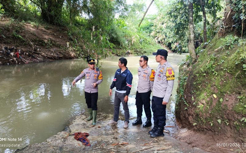 Dapat Aduan Masyarakat Air Kali Cimatuk Diduga Tercemar, Polisi Lakukan Pemeriksaan