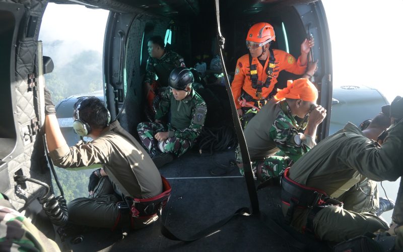 TNI AU Turunkan Korpasgat Usai Temukan Titik Jatuhnya Pesawat ATR 42-500