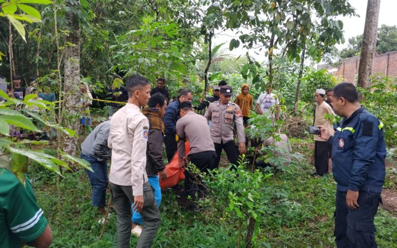 Seorang Lelaki Ditemukan Tewas Tergantung di Sebuah Pohon Jengkol, Diduga Lakukan Gandir