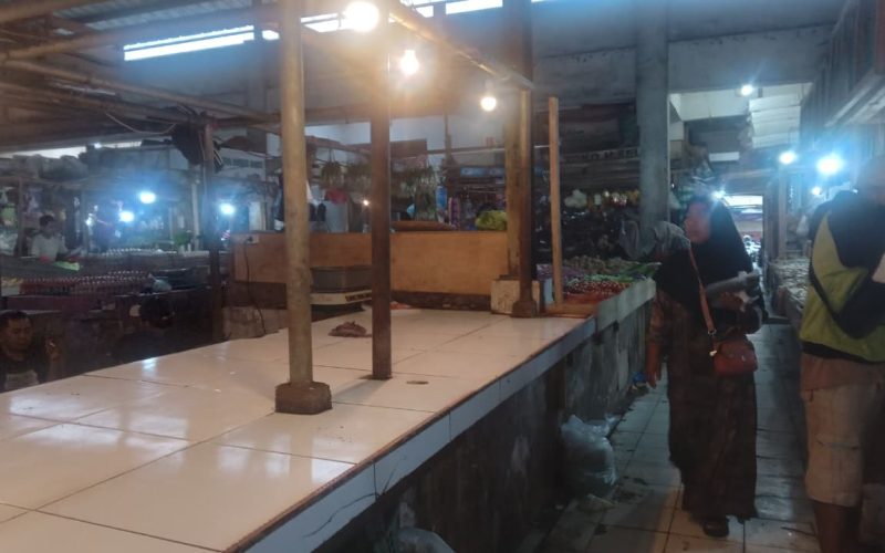 Pedagang Daging dan Penjual Nasi di Pasar Cicangkal Rumpin Keluhkan Harga Daging