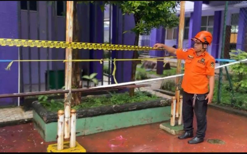 SMAN 2 Gunungputri Ambruk Usai Diguyur Hujan Deras dan Angin Kencang