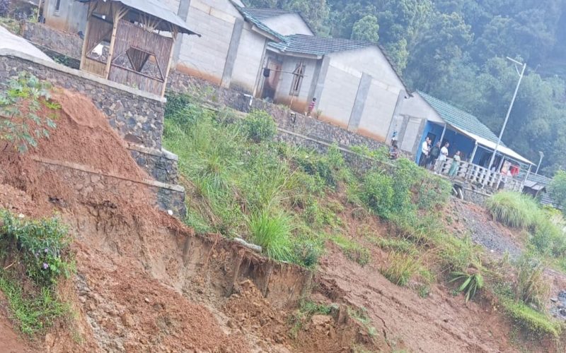 Tiga Rumah di Cibunian Dievakuasi, Dikhawatirkan Ada Longsor Susulan