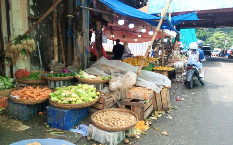 Aktivitas PKL Masih Berjalan di Tengah Pembongkaran Revitalisasi Pasar dan Plaza Bogor