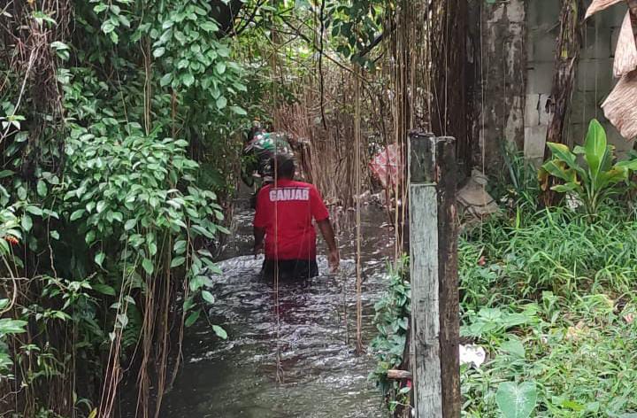 Adik-Kakak Terjatuh ke Kali Cibinong saat Bermain, 1 Orang Hilang Belum Ditemukan