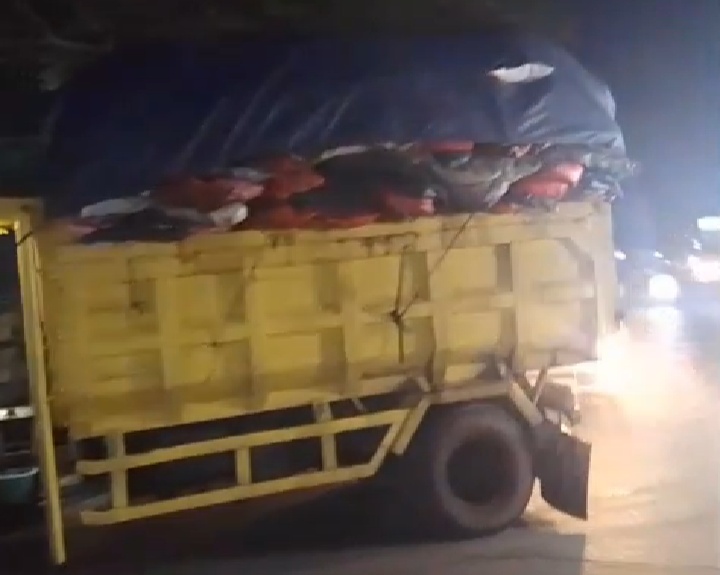 Sampah Liar Mau Dibuang ke Rumpin, Jaro Dekong Putar Balik Mobil Angkutan Sampah