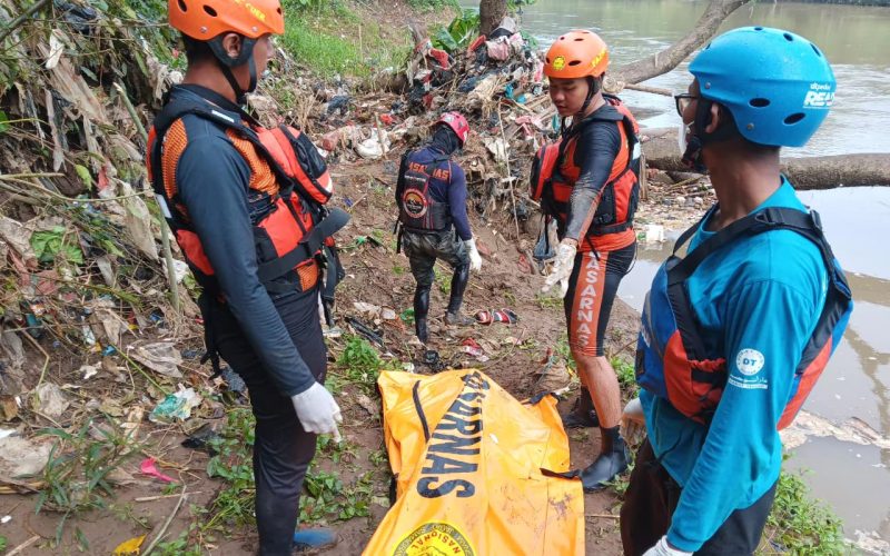 Pekerja Perbaikan Jembatan Leuwiranji yang Jatuh di Sungai Cisadane Ditemukan. Ini Kronologisnya