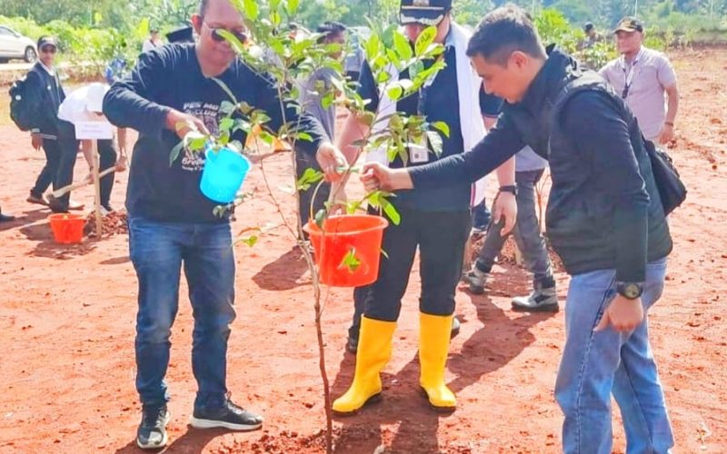 Kecamatan Bojonggede gandeng PMC Tanam Pohon hutan kota di wilayah Jalur Bomang