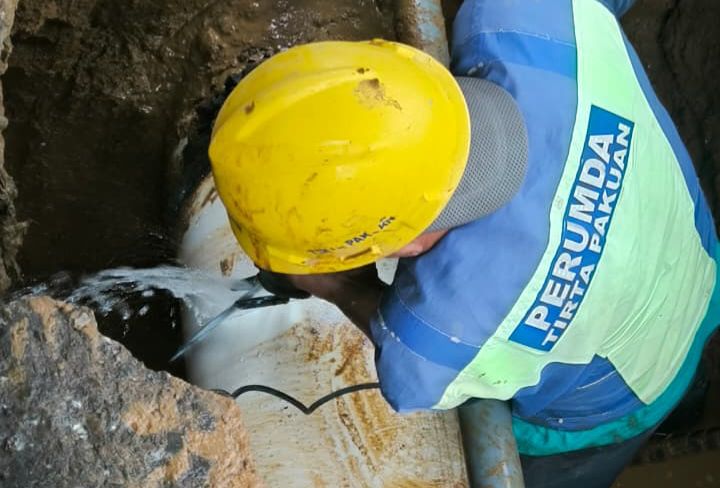 Perumda Tirta Pakuan Selesaikan Kebocoran Pipa Transmisi di Jalur Tangkil–Caringin